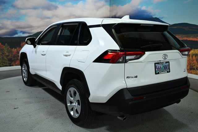 Used 2022 Toyota RAV4 LE image 11