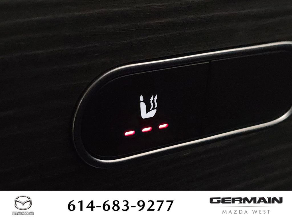 Used 2025 Mercedes-Benz GLA 250 4MATIC image 32