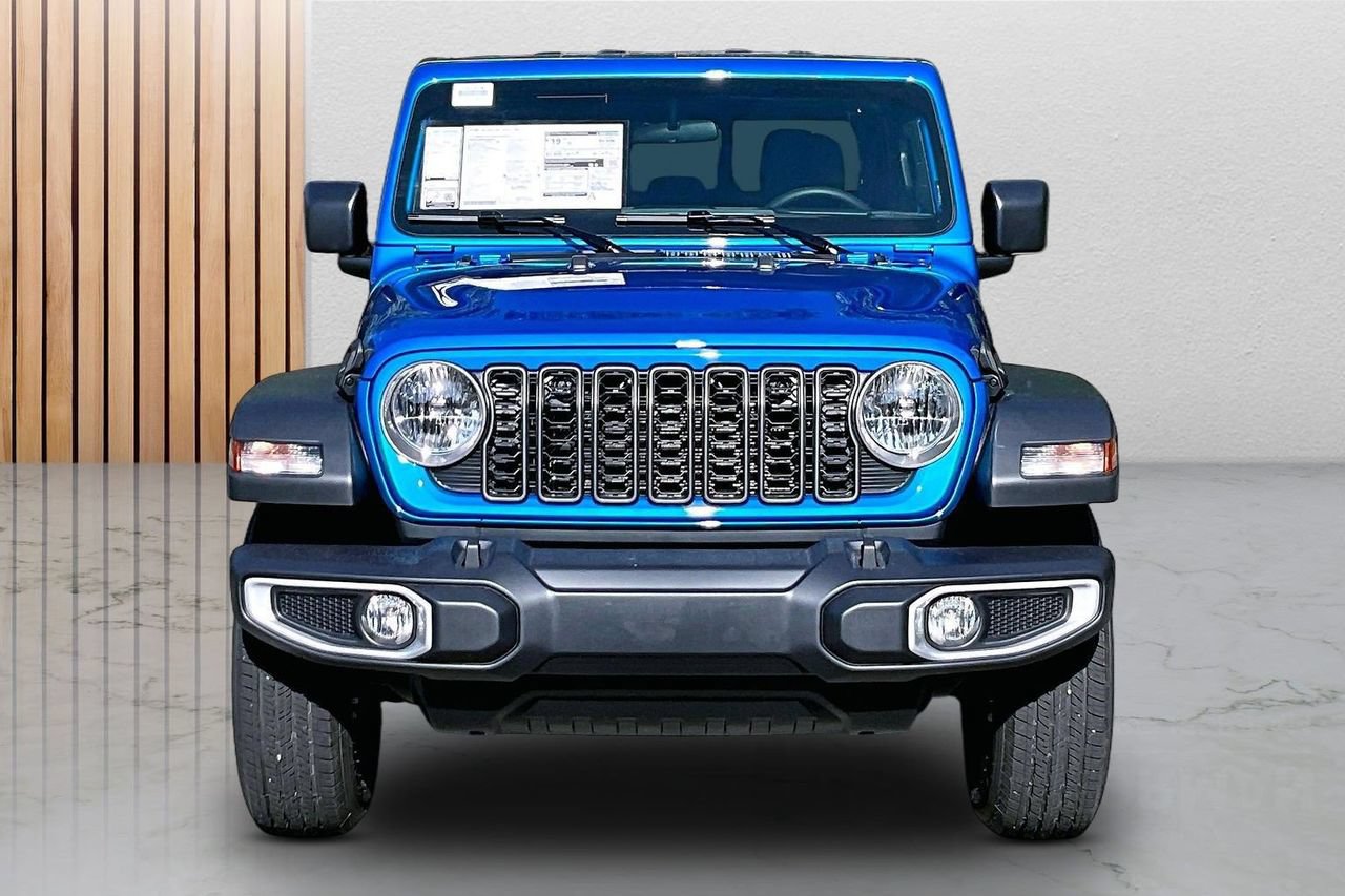 New 2026 Jeep Gladiator Sport AWD/4WD image 3