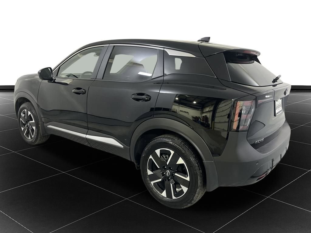 Used 2025 Nissan Kicks SV image 3