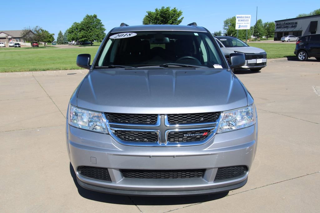 Used 2018 Dodge Journey SE FWD image 2
