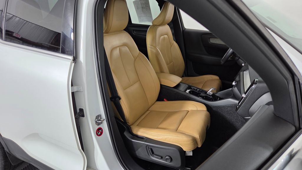 Used 2019 Volvo XC40 T5 Inscription image 35