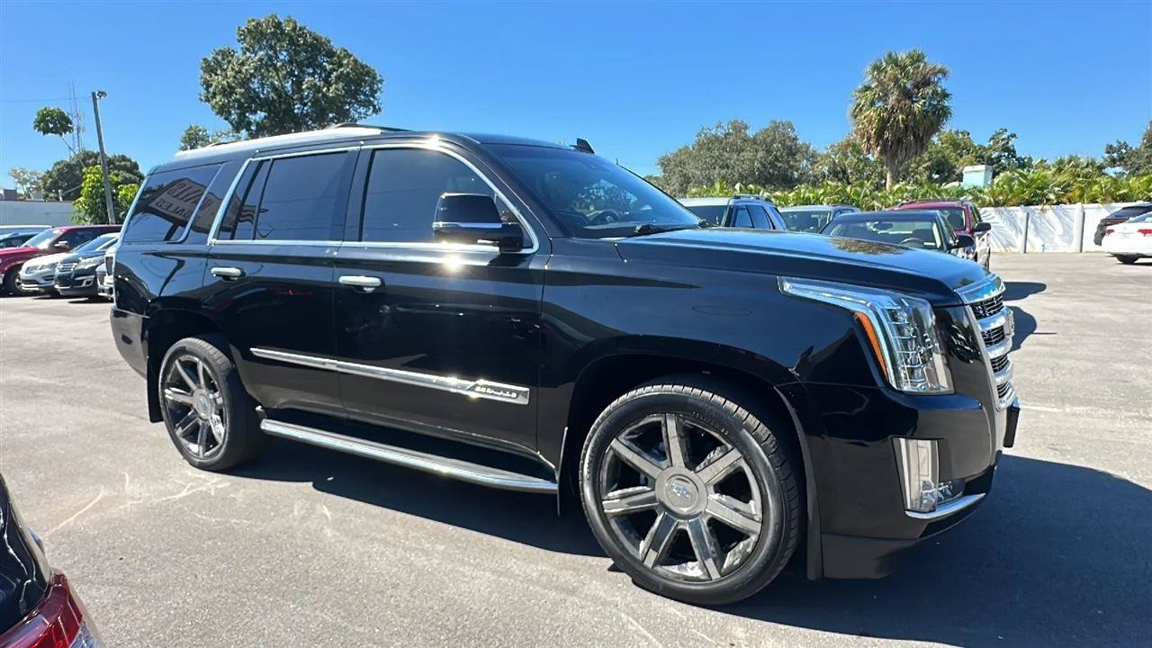 Used 2015 Cadillac Escalade Luxury AWD/4WD image 8
