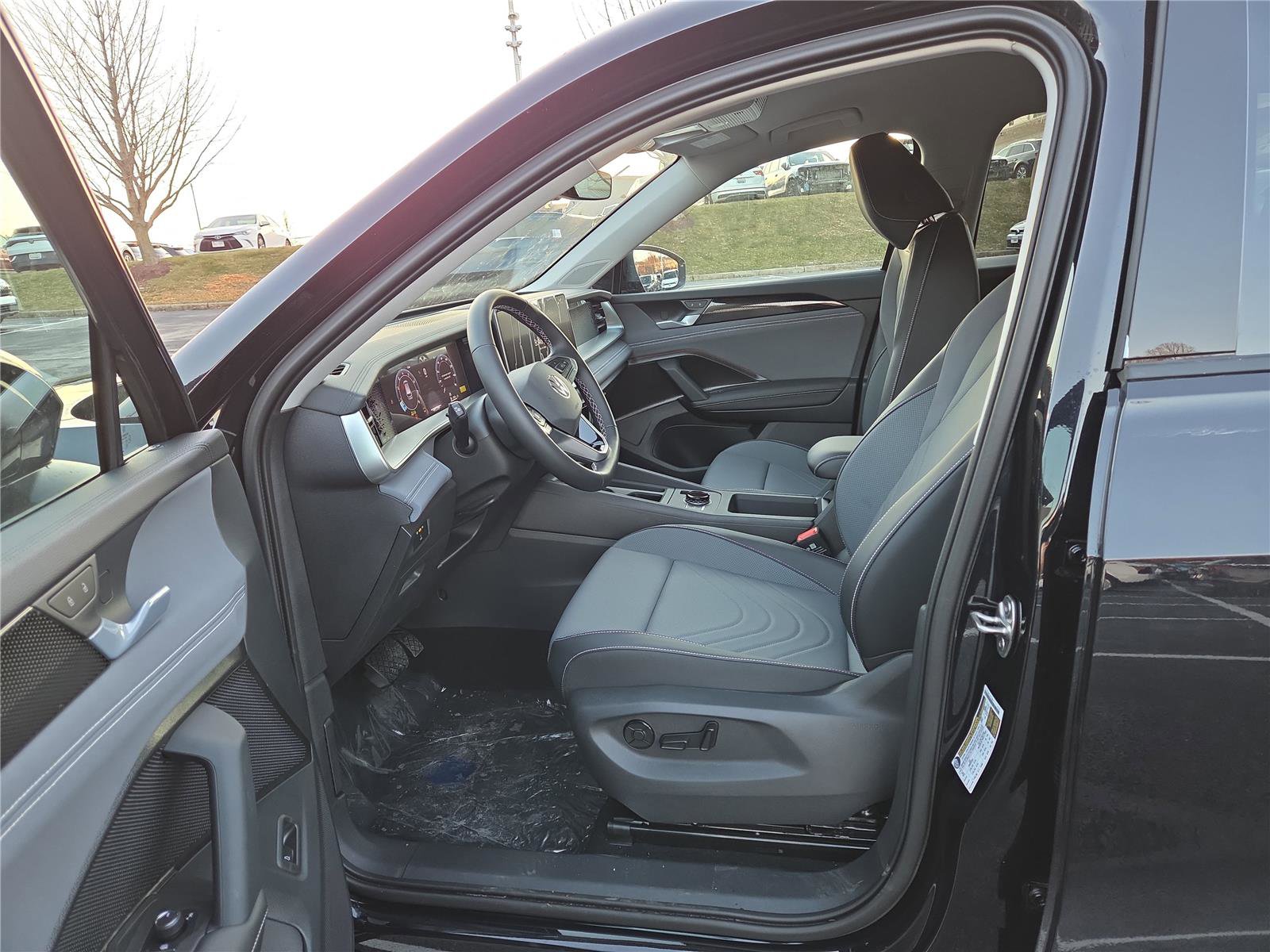 New 2026 Volkswagen Tiguan SE image 14