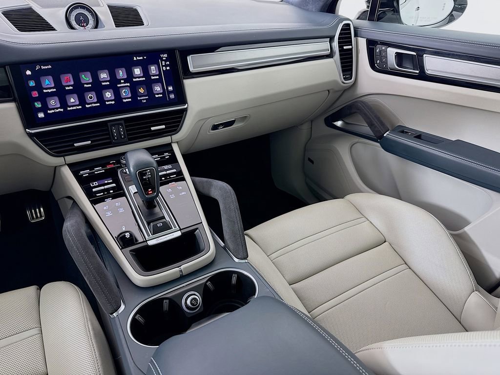 Certified 2022 Porsche Cayenne Turbo AWD/4WD image 28