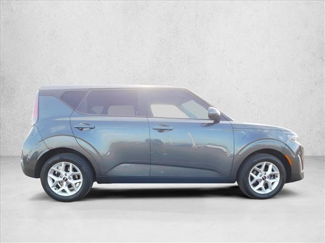 Used 2024 Kia Soul LX w/ Option Group 015 FWD image 4