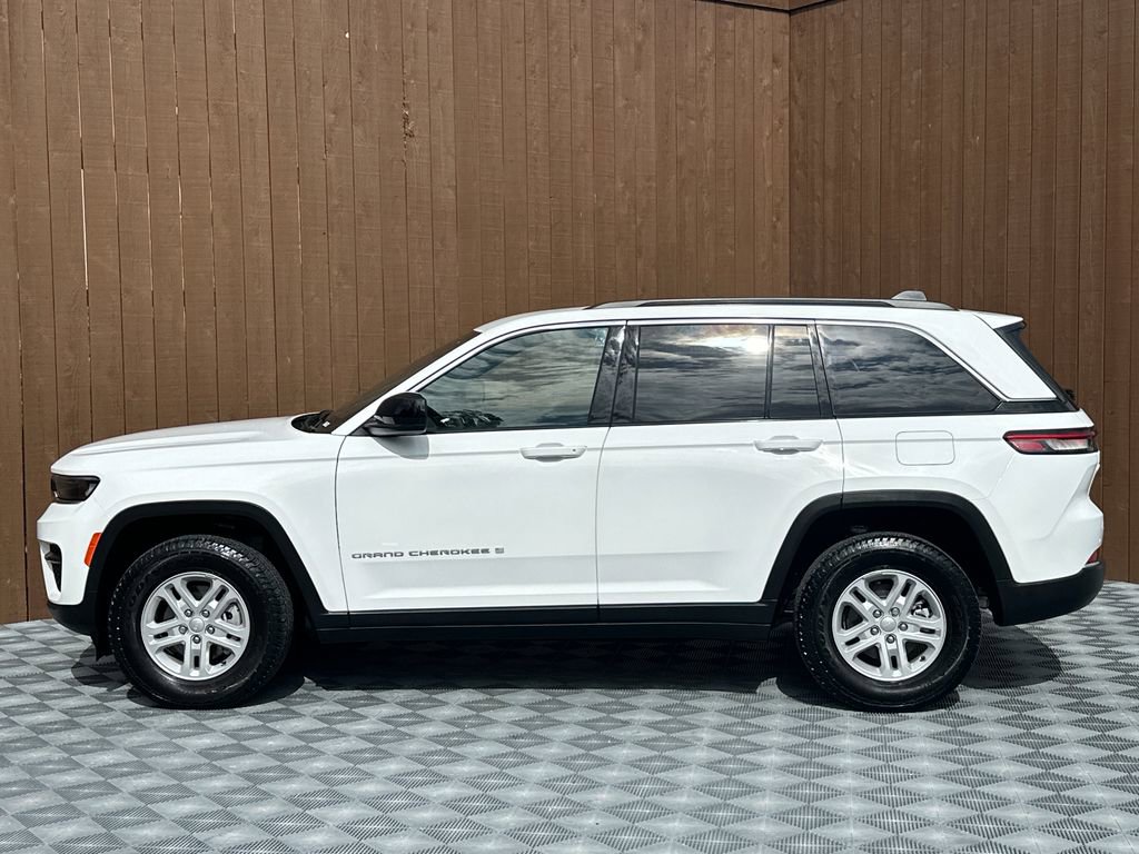 Used 2025 Jeep Grand Cherokee Laredo w/ Trailer Tow Package image 17