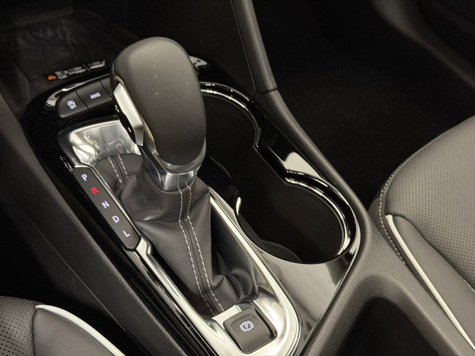 Used 2025 Buick Encore GX Avenir w/ Avenir Technology Package image 28