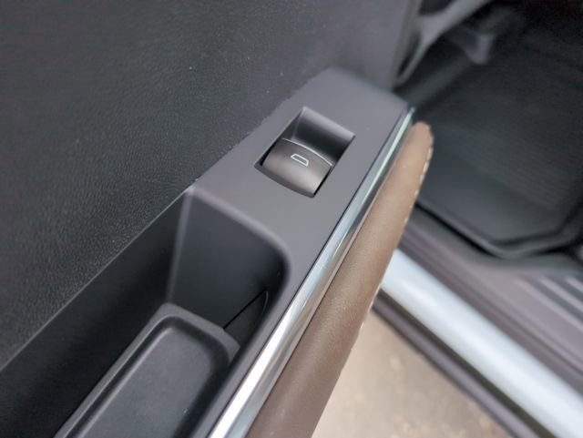 New 2026 GMC Acadia Denali Ultimate w/ LPO, Floor Liner Package image 11