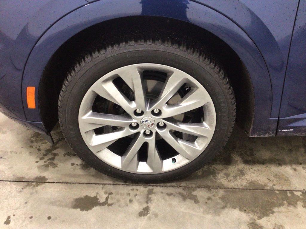 Used 2023 Buick Envision Avenir image 8