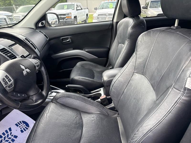 Used 2010 Mitsubishi Outlander XLS image 8