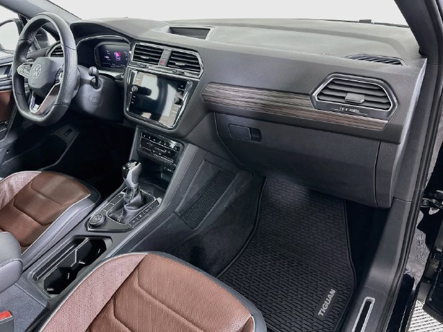 Certified 2024 Volkswagen Tiguan SEL R-Line AWD/4WD image 32