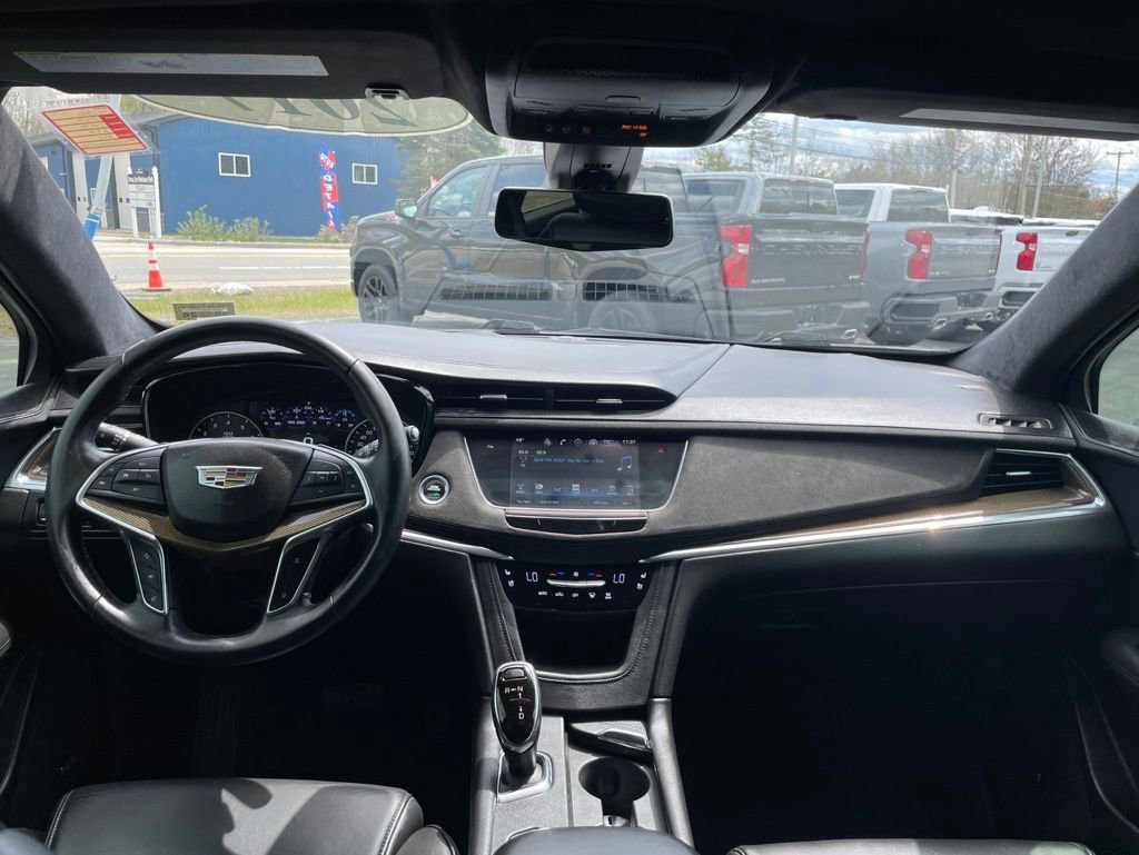 Used 2017 Cadillac XT5 Platinum AWD/4WD image 12
