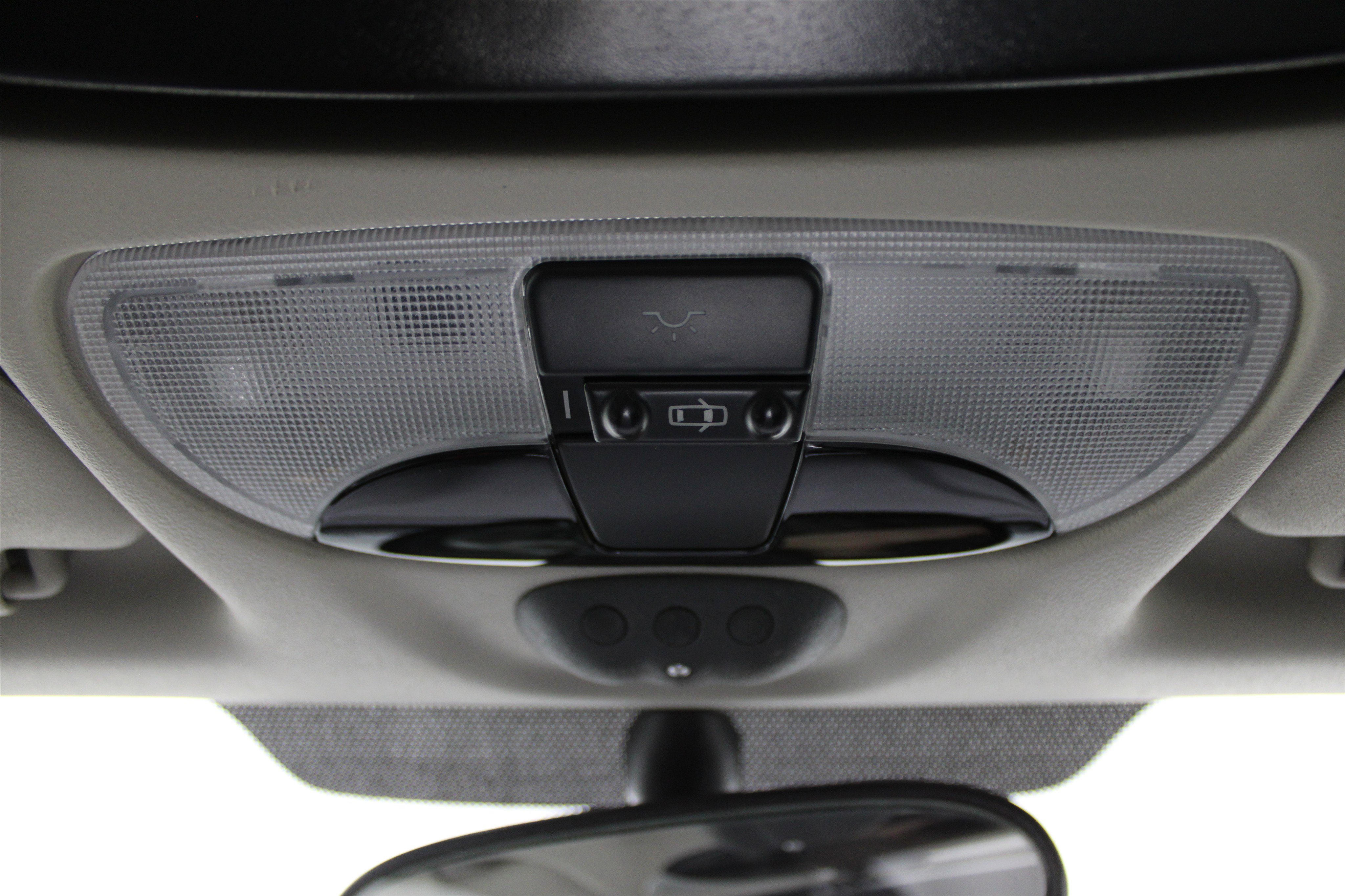 Used 2005 Chrysler Crossfire Limited image 16