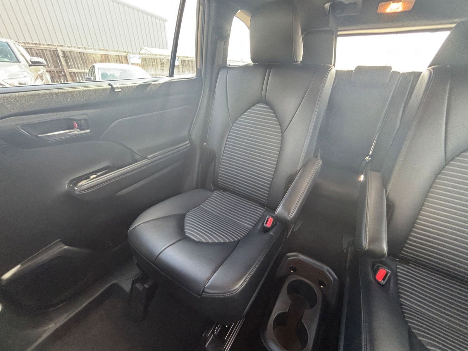 Used 2025 Toyota Highlander XSE AWD/4WD image 39