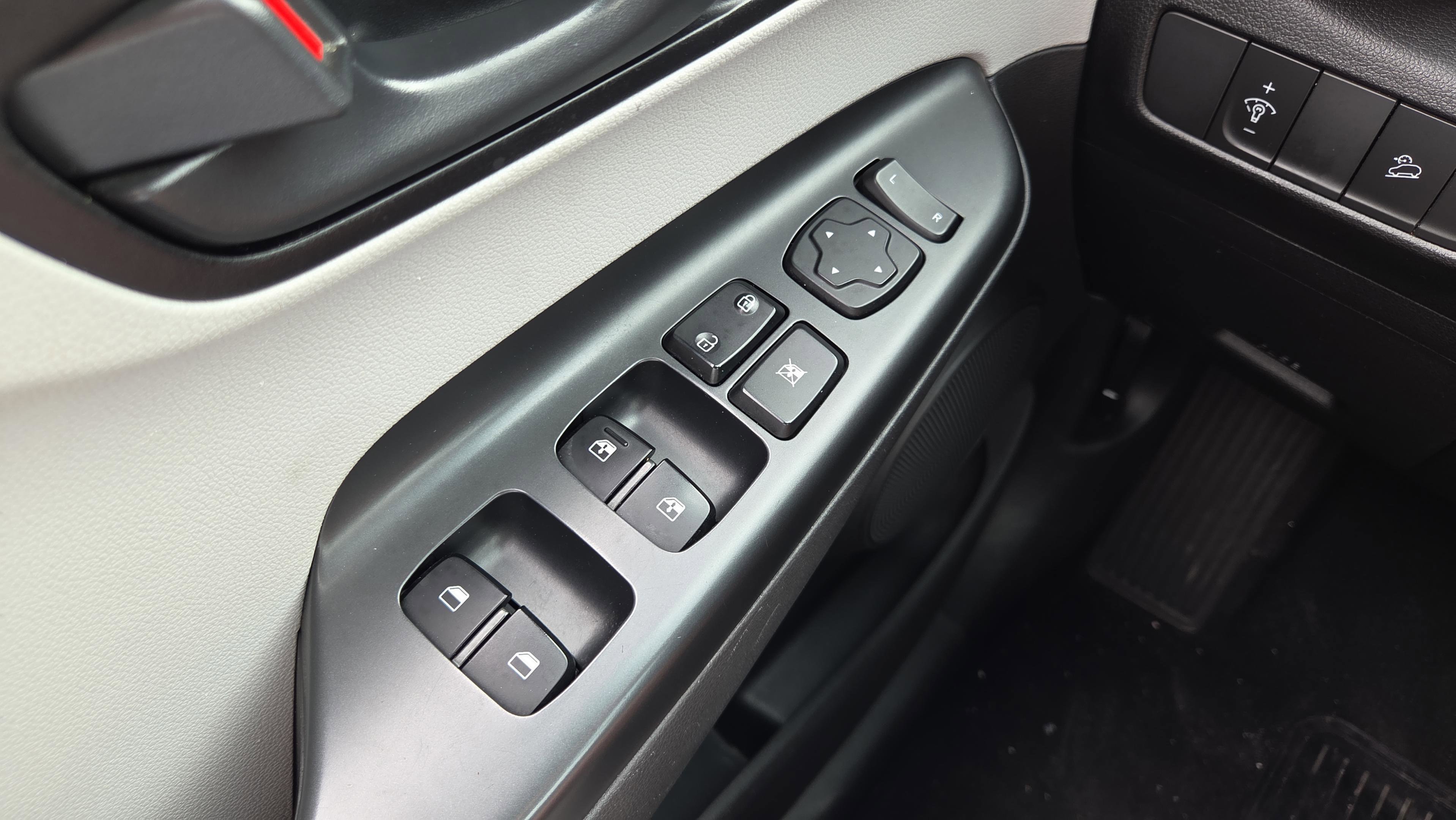 Used 2023 Hyundai Kona SEL FWD image 18