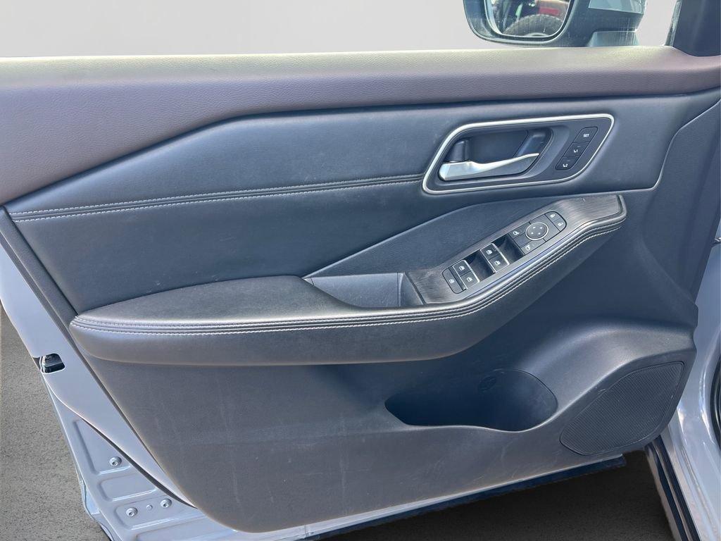 Used 2021 Nissan Rogue SL w/ Premium Package image 26