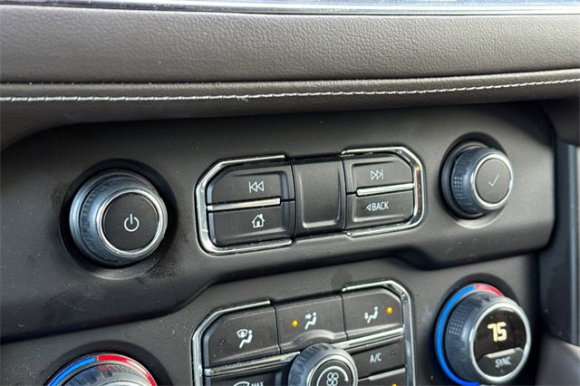 Used 2024 Chevrolet Suburban LT image 32