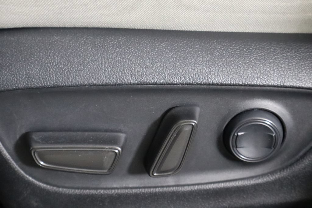 Used 2021 Toyota RAV4 XLE w/ Convenience Package FWD image 23