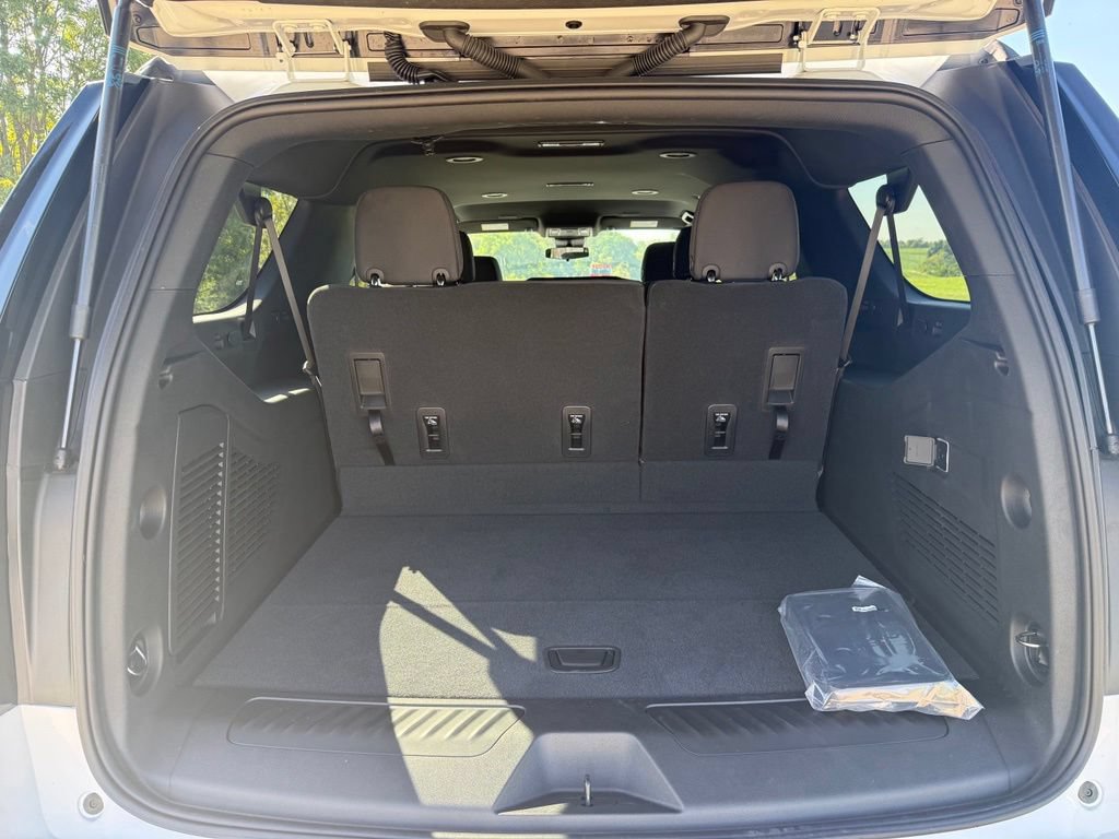 Used 2026 Chevrolet Suburban LS AWD/4WD image 6