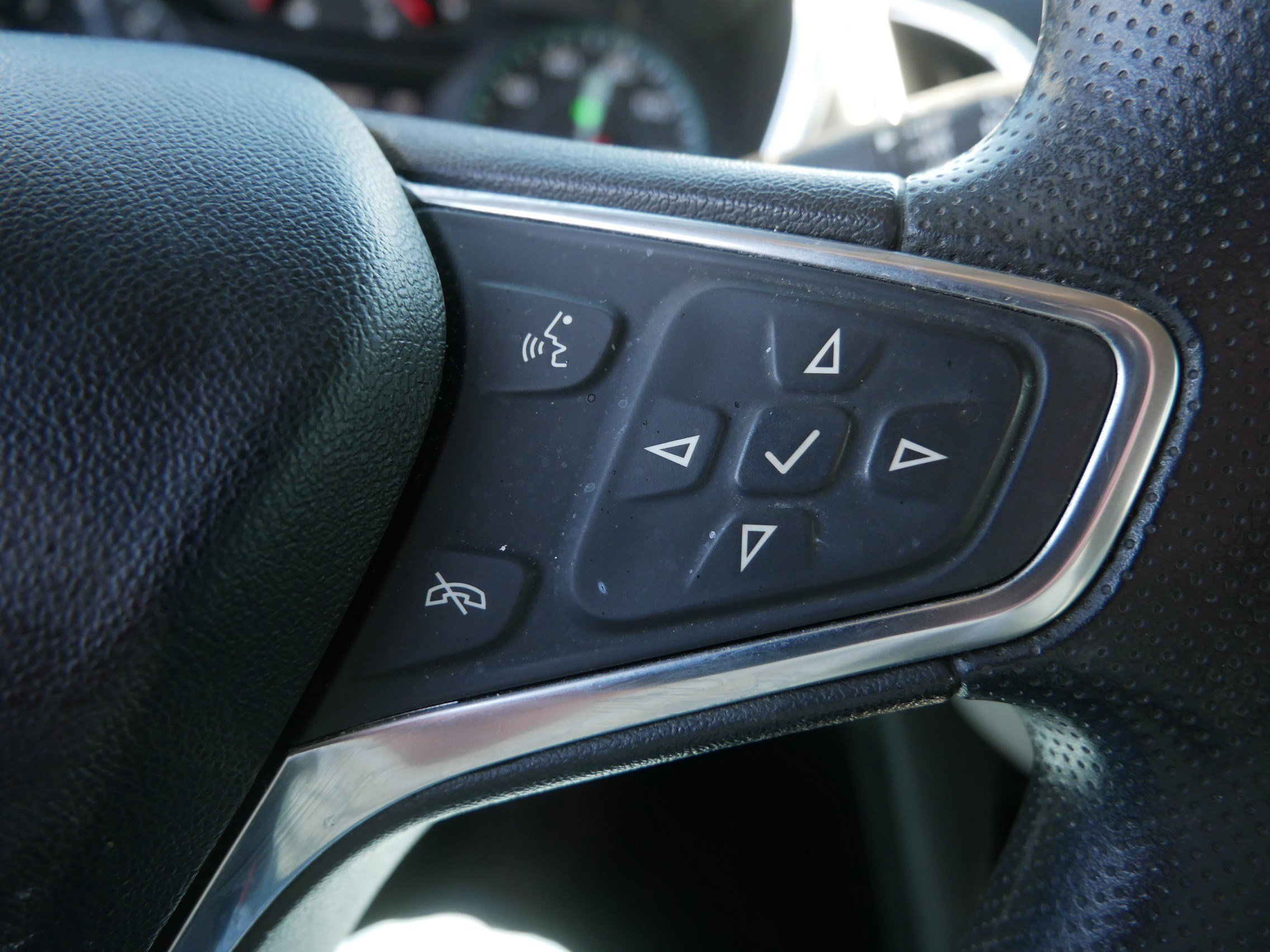 Used 2019 Chevrolet Equinox LS w/ LS Convenience Package image 25