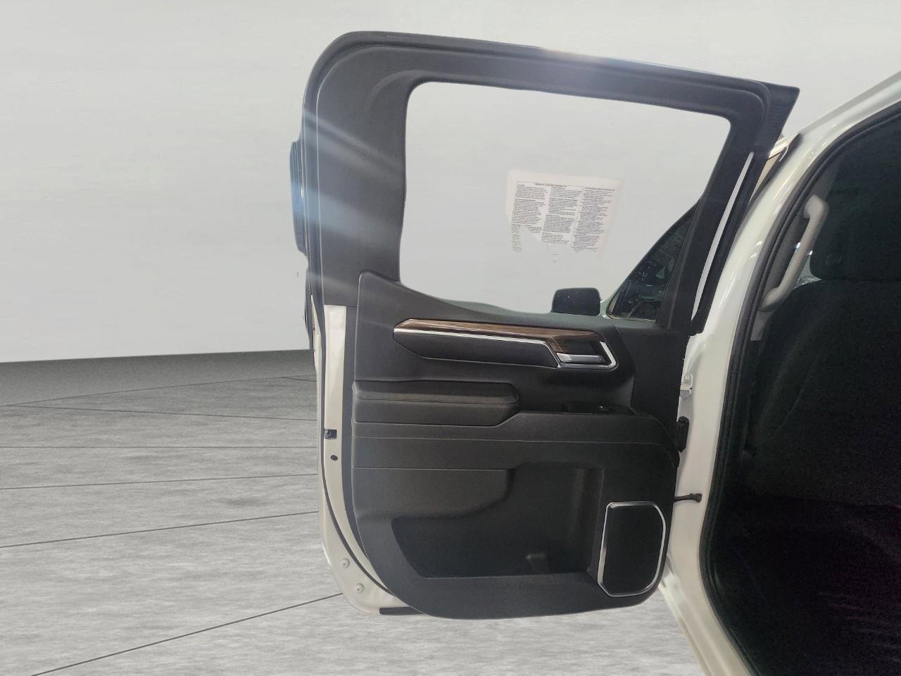 Used 2024 Chevrolet Silverado 1500 LT image 31