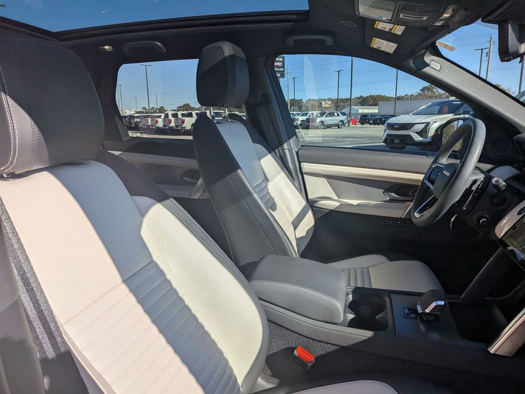 Used 2024 Land Rover Discovery Sport Dynamic SE image 29