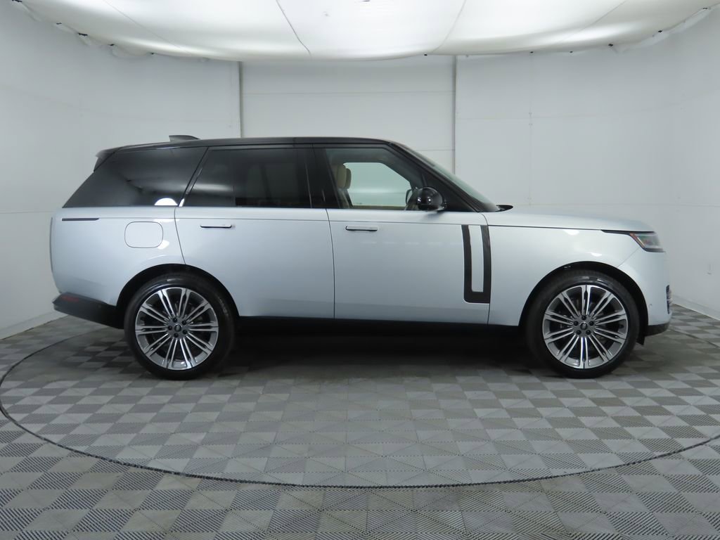 New 2025 Land Rover Range Rover SE image 4