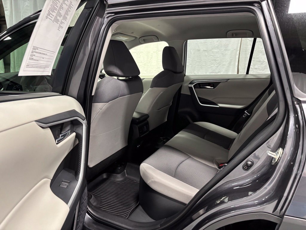 Used 2025 Toyota RAV4 XLE AWD/4WD image 41