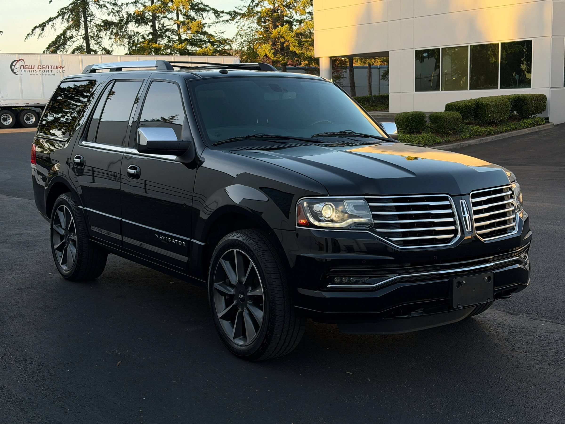 Used 2016 Lincoln Navigator Reserve AWD/4WD image 5