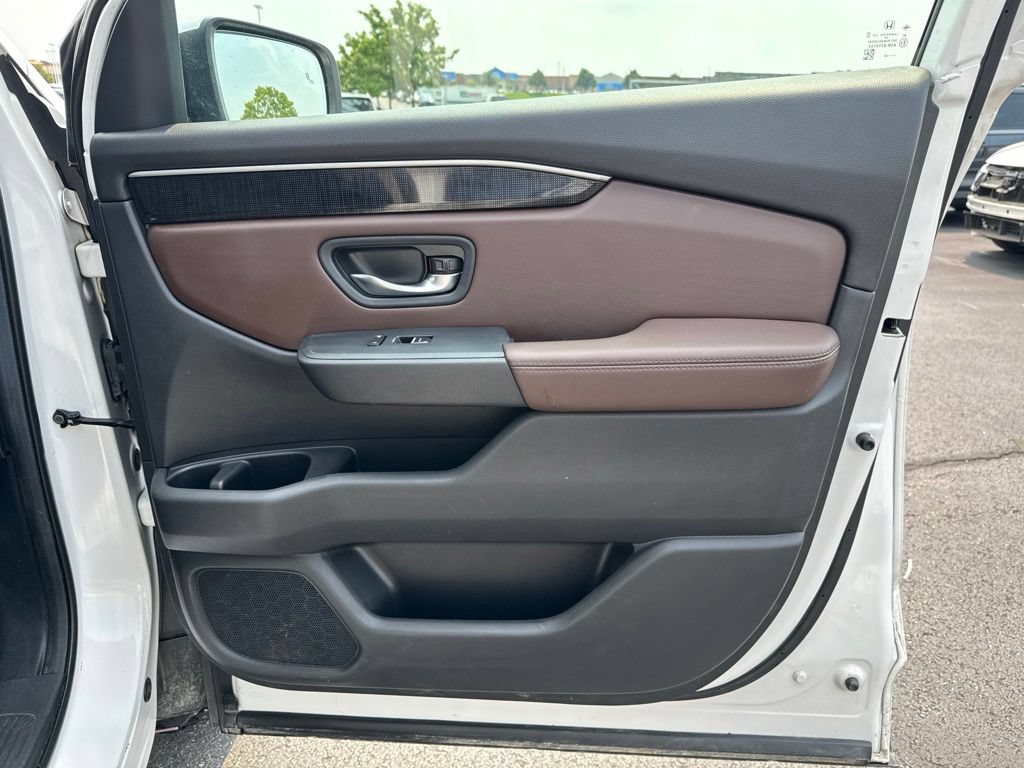 Used 2025 Honda Pilot Elite image 42