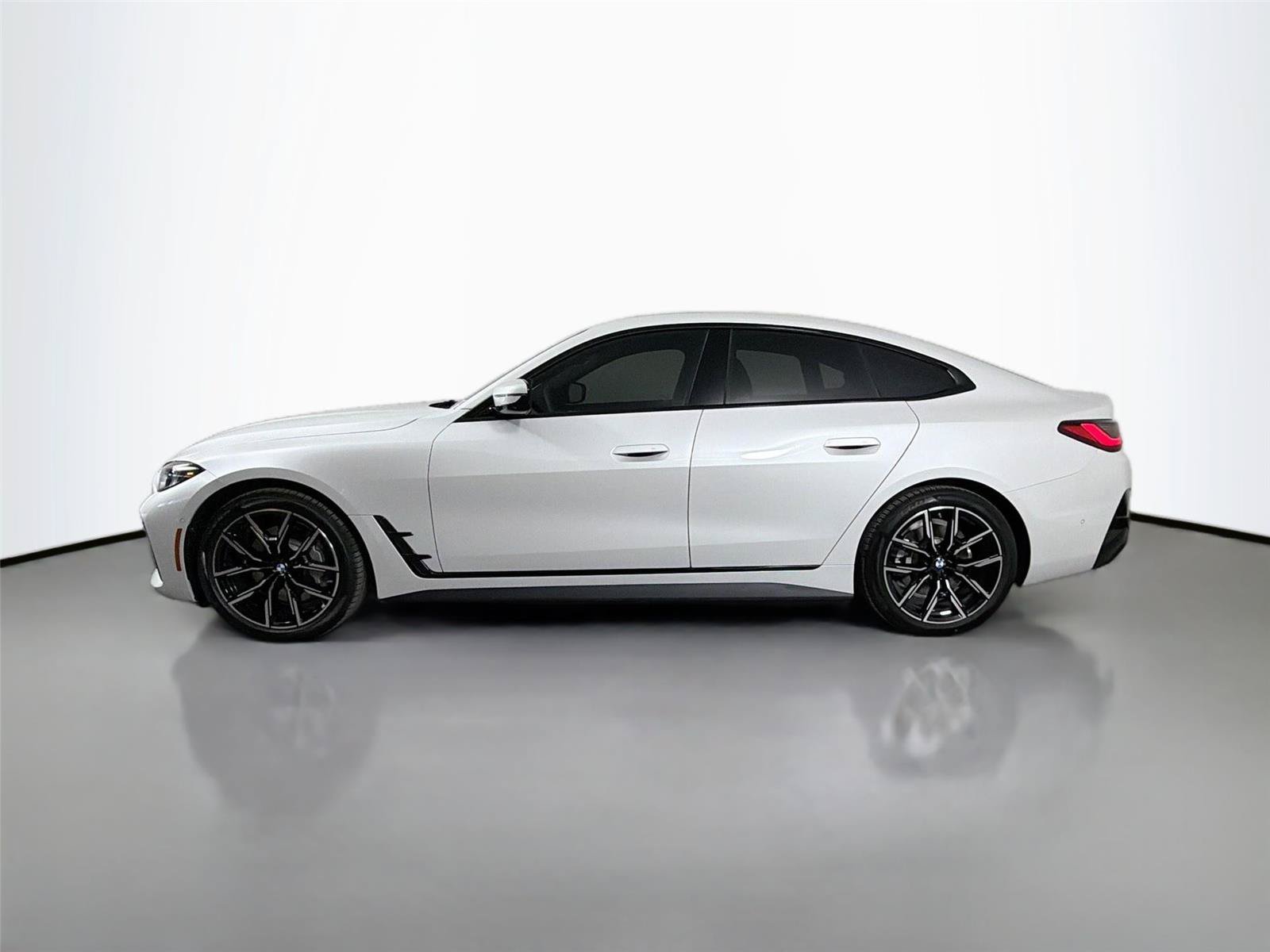 New 2026 BMW i4 xDrive40i w/ M Sport Package AWD/4WD image 15