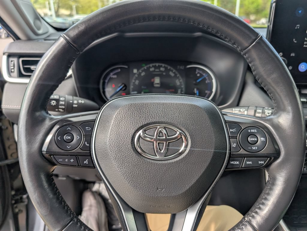 Used 2023 Toyota RAV4 XLE Premium AWD/4WD image 28