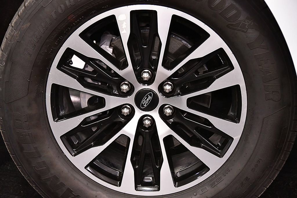 Used 2025 Ford Expedition Platinum AWD/4WD image 9