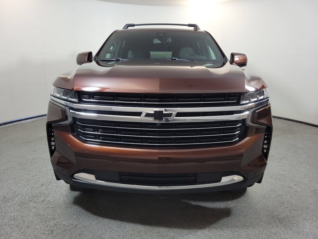 Used 2022 Chevrolet Suburban LT w/ Luxury Package RWD image 2