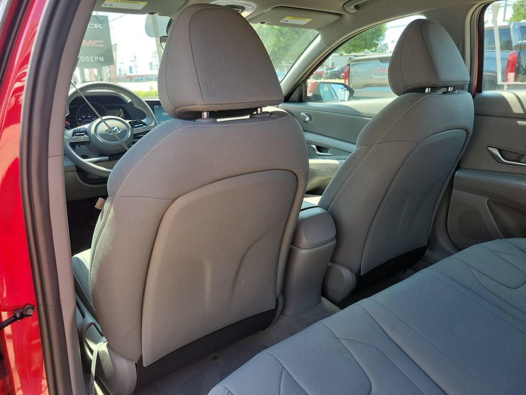 Used 2023 Hyundai Elantra SEL w/ Cargo Package FWD image 12
