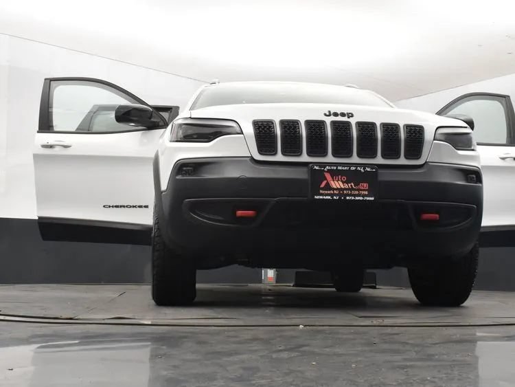 Used 2022 Jeep Cherokee Trailhawk w/ Technology Group B AWD/4WD image 11