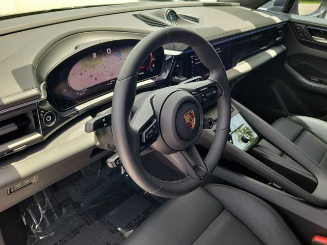 Used 2025 Porsche Macan Electric RWD image 19