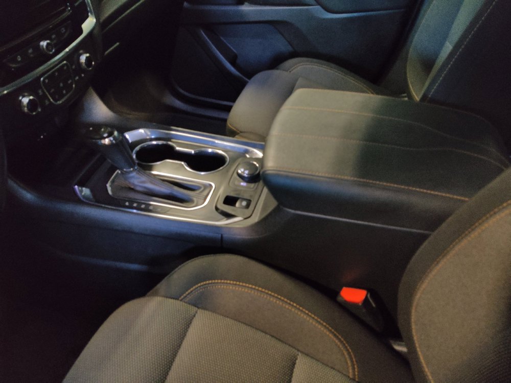 Used 2020 Chevrolet Traverse LT FWD image 26