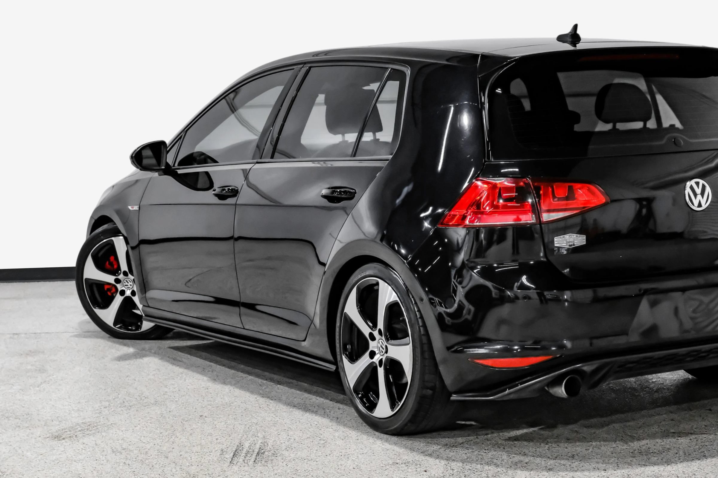 Used 2016 Volkswagen GTI SE FWD image 16