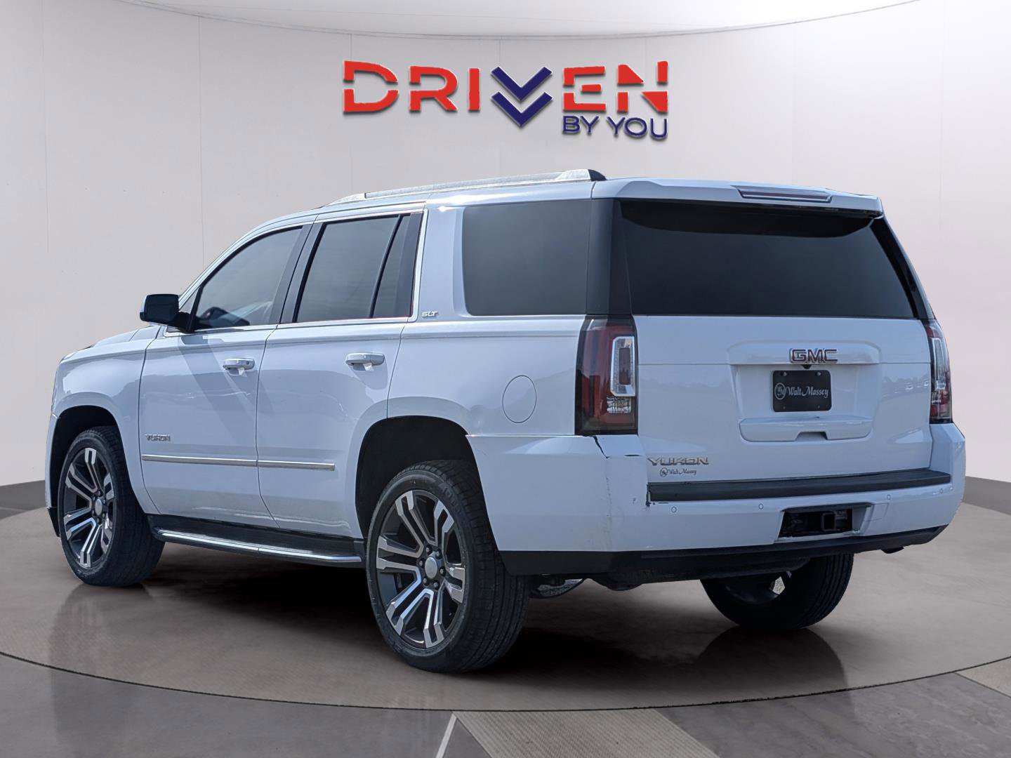 Used 2017 GMC Yukon SLT image 3