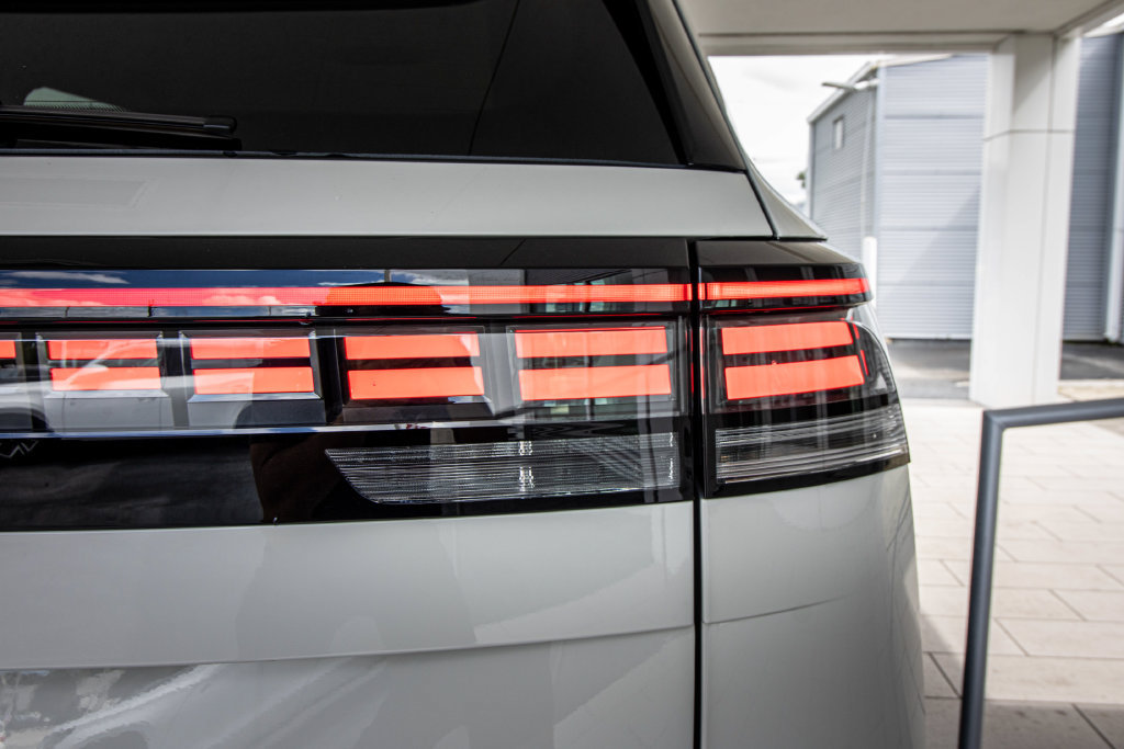 New 2027 Volkswagen Atlas SE FWD image 15