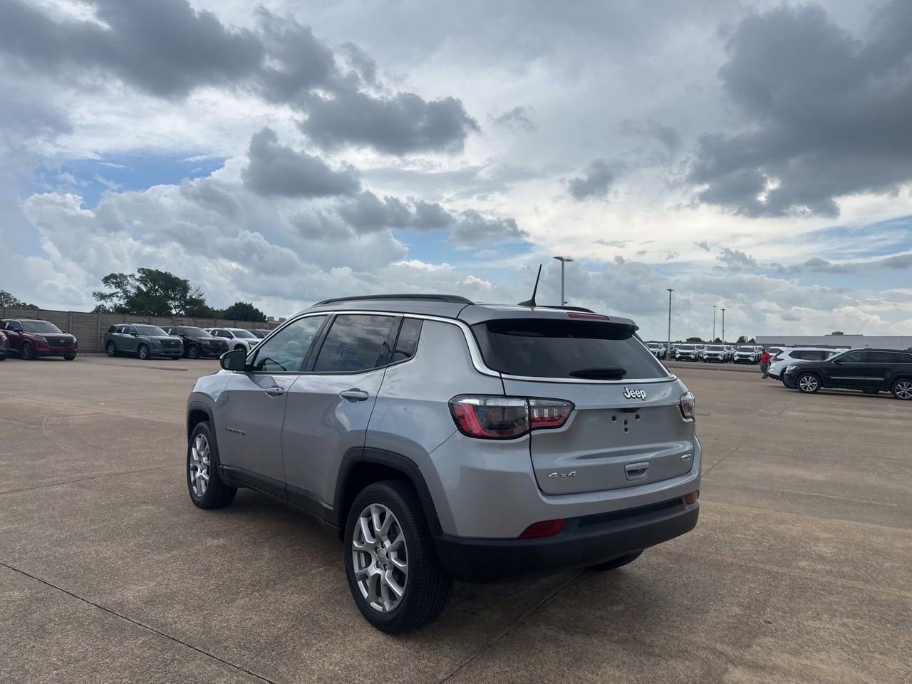 Used 2022 Jeep Compass Latitude AWD/4WD image 13