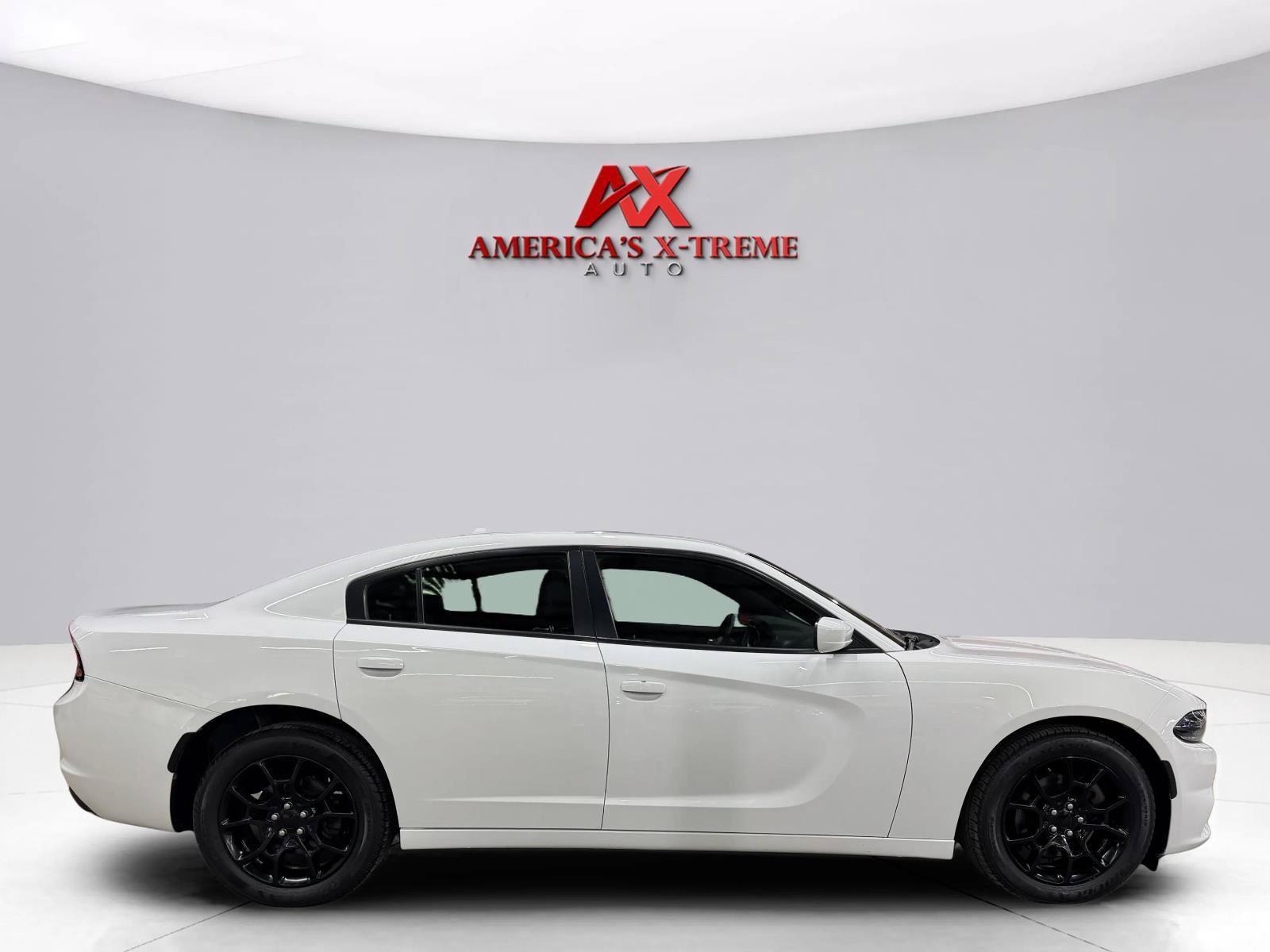 Used 2017 Dodge Charger SXT w/ AWD Plus Group image 8