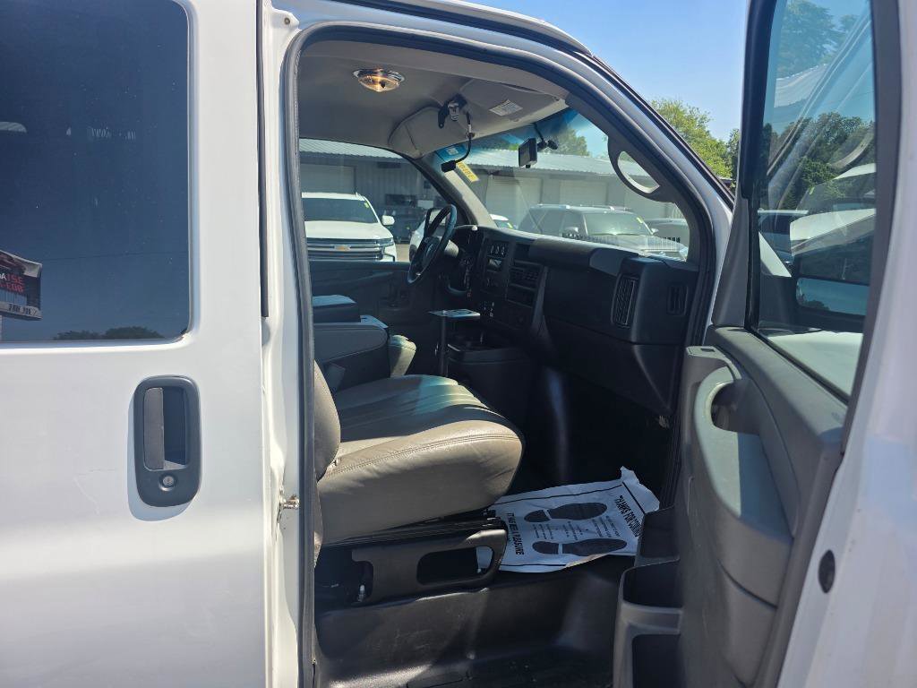 Used 2014 Chevrolet Express 2500 RWD image 7