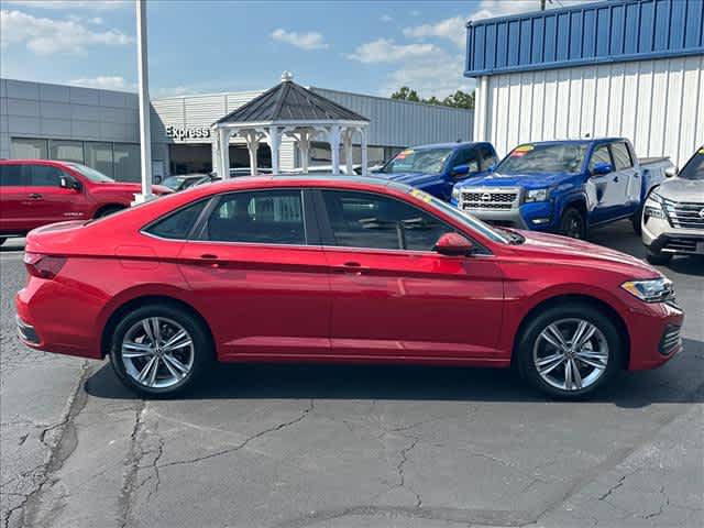 Used 2024 Volkswagen Jetta SE FWD image 2