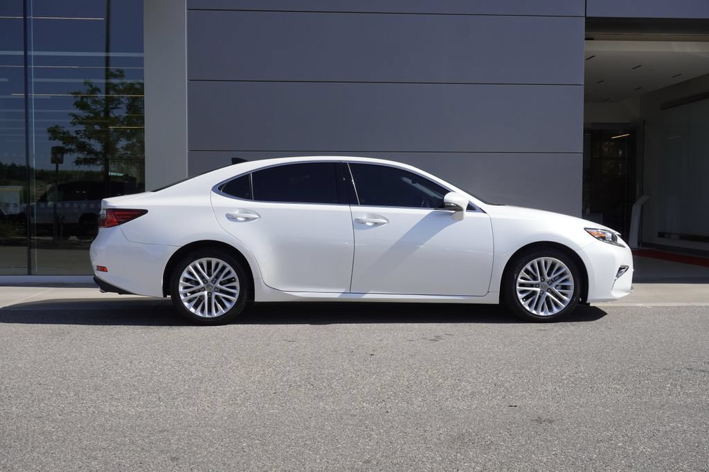 Used 2017 Lexus ES 350 w/ Luxury Package FWD image 7