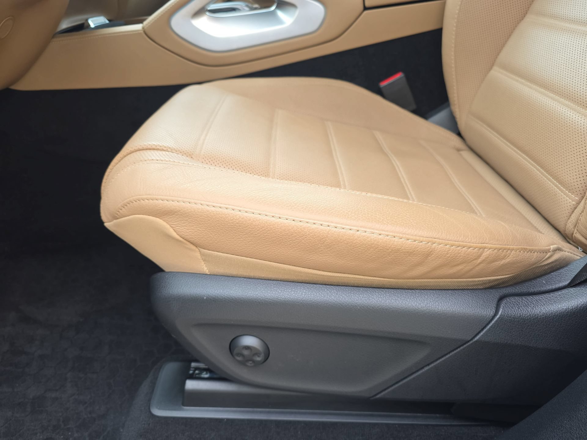 Certified 2024 Mercedes-Benz GLE 450e 4MATIC image 28