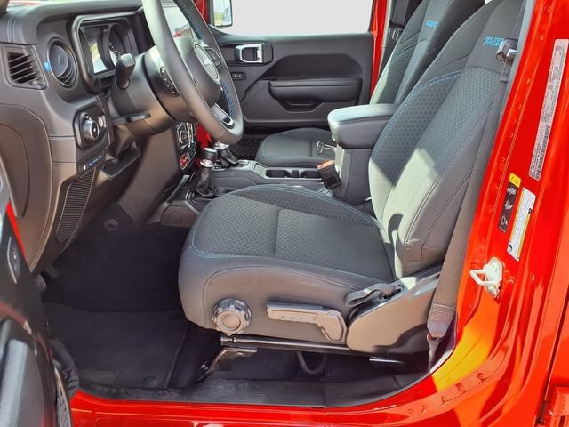 Used 2025 Jeep Wrangler Unlimited Rubicon 4xe w/ Convenience Group AWD/4WD image 22
