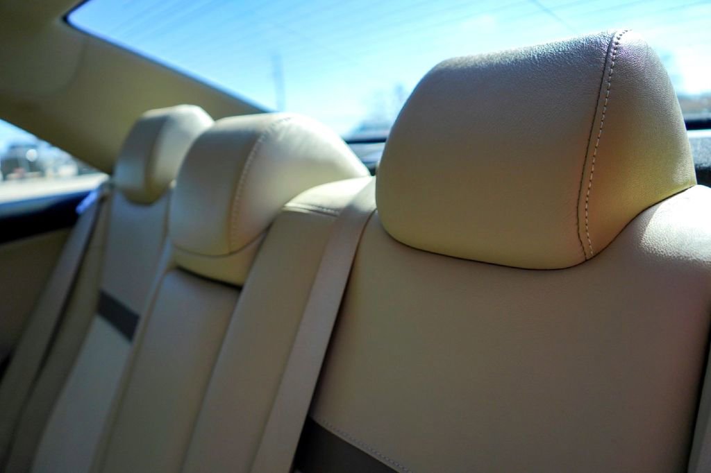 Used 2012 Toyota Camry XLE w/ Leather Pkg image 25